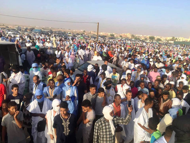 ما معنى المثل عن بكرة أبيهم في اللسان العربي؟