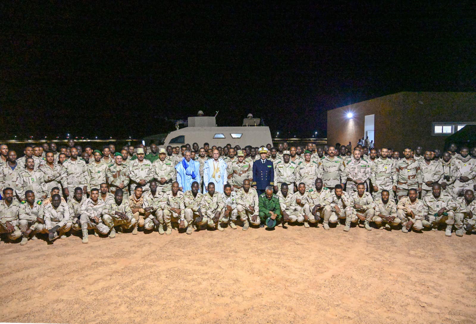 صور من إفطار الرئيس غزواني مع الجنود وضباط الصف والضباط&nbsp;(…)