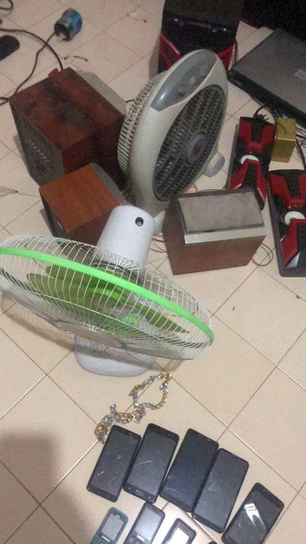 هذا ضبطته الشرطة عند عصابة الرياض(صور)