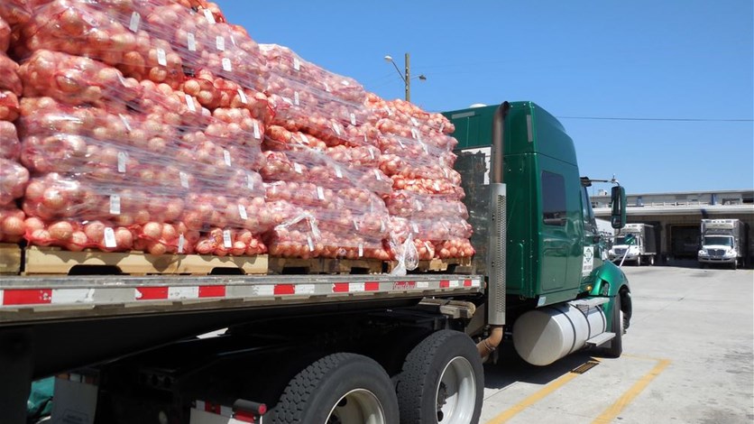 رئيس اتحاد أرباب العمل: البصل يصل غدا للميناء وسيعود&nbsp;(…)