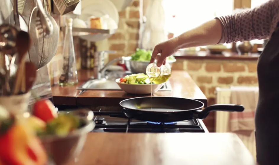 إليك أبرز أنواع زيوت الطهي.. وهذا أكثرها ضرراً