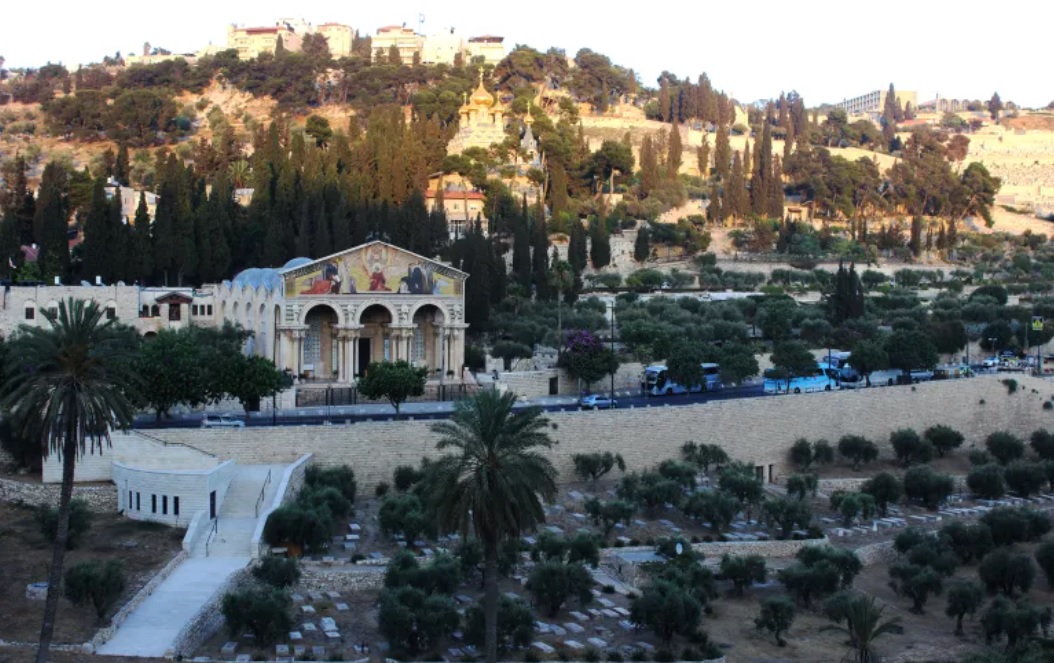 قصة زيت القدس المستخدم لإتمام مراسم تتويج الملك تشارلز&nbsp;(…)