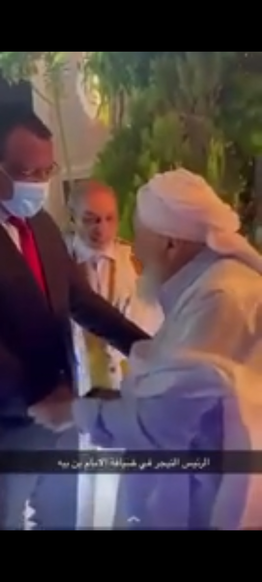 رئيس النيجر محمد بازوم يزور العلامة الشيخ عبد الله بن&nbsp;(…)