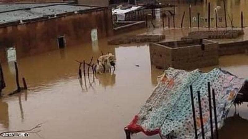 بسبب الأمطار: وفاة رجل غرقا وإصابة 10 أشخاص
