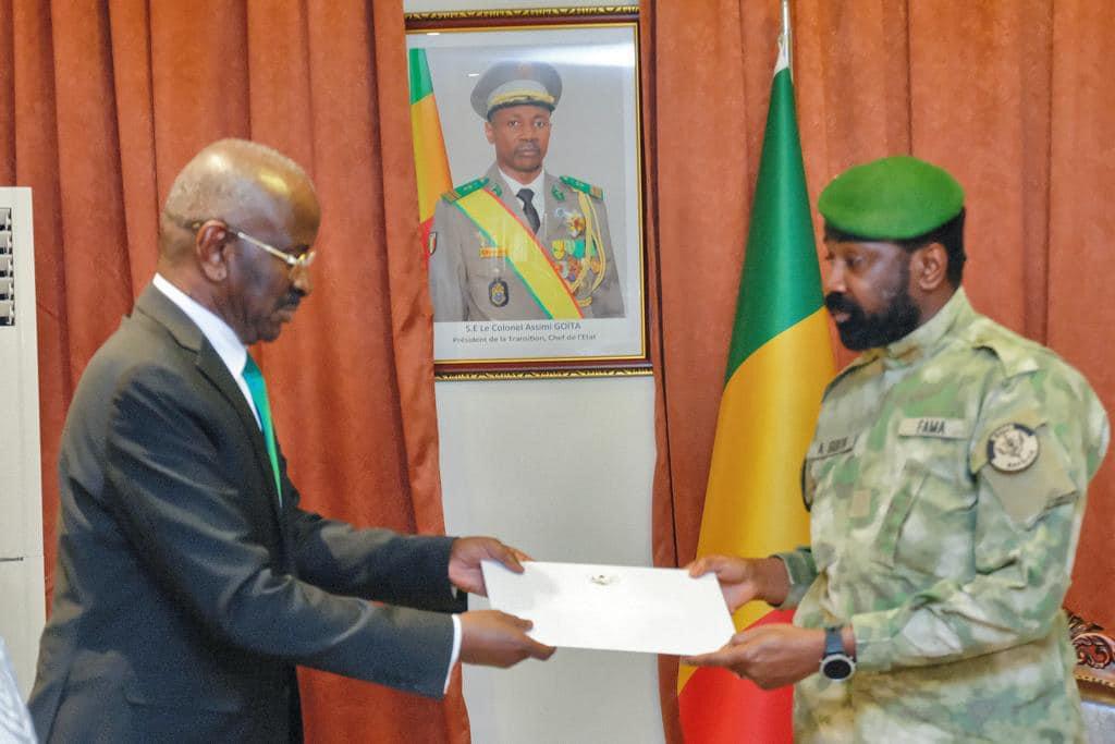 الرئيس الموريتاني يبعث رسالة لرئيس مالي الانتقالي
